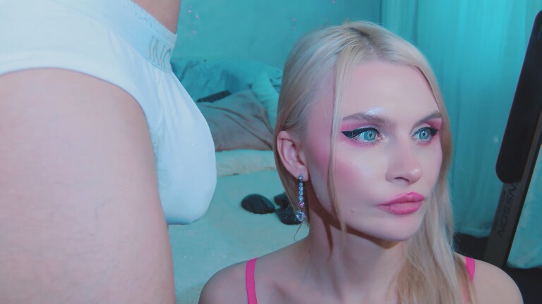 DenLina's Streamate show and profile