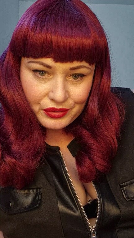 TheDevineMissDeviant's Streamate show and profile