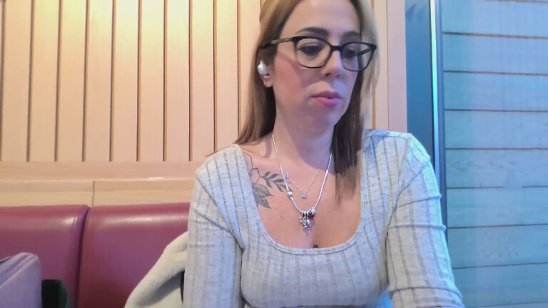 Honeybum88's Streamate show and profile