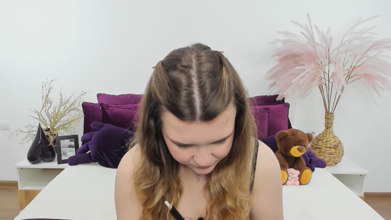 Reneswee's Streamate show and profile