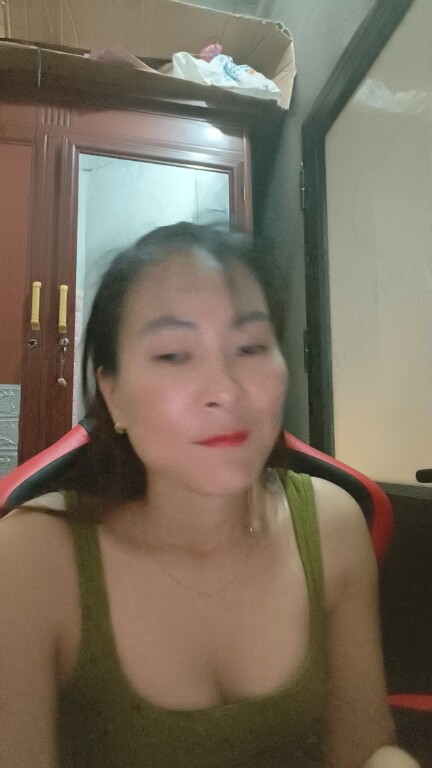 Aly_live's Streamate show and profile